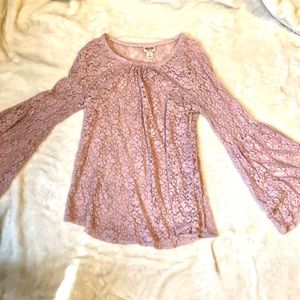 🌷 3/$10 Bell-Sleeve Lace Top